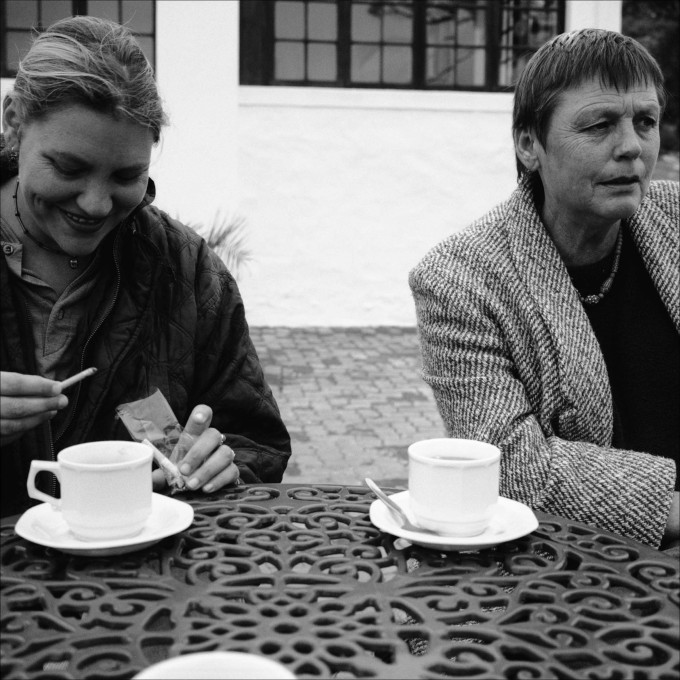 Nicky and Wendy. Simonstown, South Africa, April 2000. ©Thera Mjaaland/BONO 2022